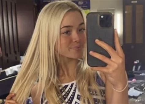Lsu Gymnast Olivia Dunne Poses In Mirror Selfies Showing Off In A Gymnastic Outfit