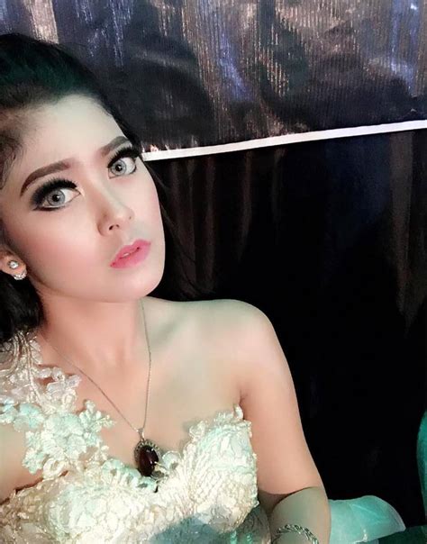 Koleksi Foto Hot Utami Dewi Fortuna 2016 Penyanyi Dangdut Ria