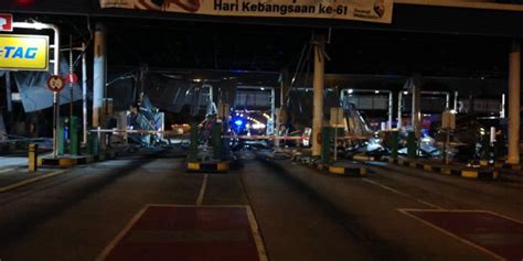 Setia alam toll plaza is situated southwest of section u11. Berita Harian on Twitter: "Plaza Tol Bukit Raja di Lebuh ...