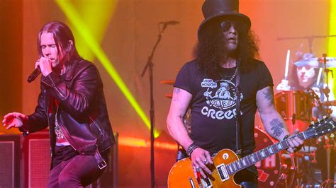 Watch Slash Featuring Myles Kennedy And The Conspirators Perform New