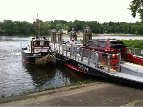 Historic Connecticut River Ferry Still Making Crossings After 361 Years ...