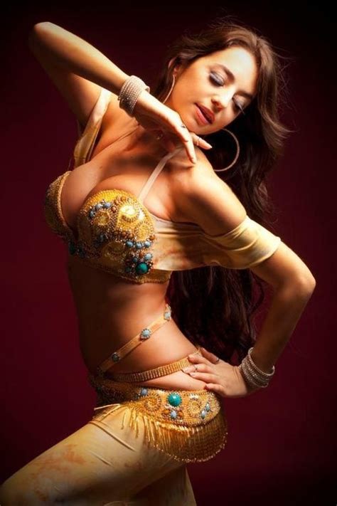 Spend Your Holiday In Egypt And Enjoy Watching The Famous Belly Dancer In The World Vantage