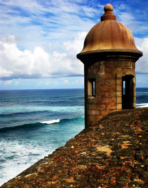 'el mono de alambre', 'la de la mochila azul', 'el niño sin jabón', 'aunque me digan cholo'. Fort El Morro | Hirisave's photoblog
