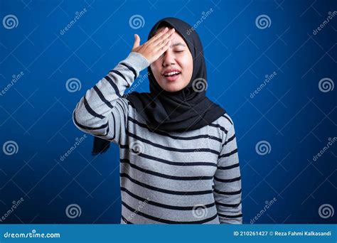 Muslim Woman Shows Regret Gesture Forget Something Important Stock Image Image Of Decision