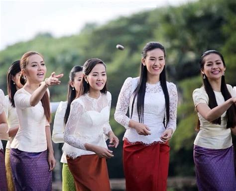 sampot is the traditional costume of cambodia cambodian women khmer new year traditional