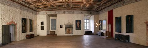 Kalmar slott ligger i kalmar på kungsgatan 1 och erbjuder slott, fästning, historisk sevärdhet, historiskt museum, turistattraktion. Fil:Kalmar slott.Gyllene salen.jpg - Wikipedia