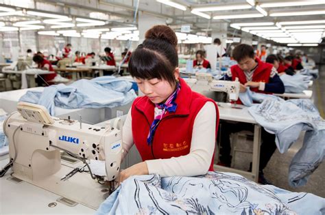 Why Is It So Hard For Clothing Manufacturers To Pay A Living Wage Vox