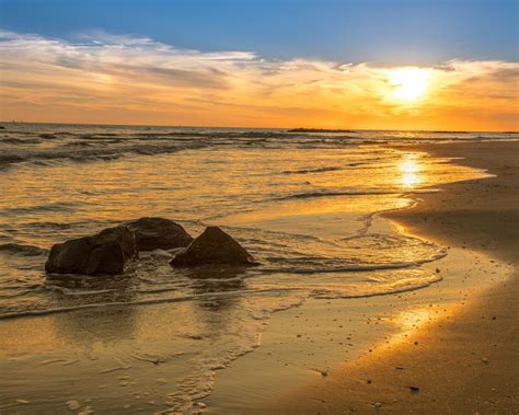 INTO THE WATER | Sunset on Holly Beach | Water sunset, Sunset, Beach sunset