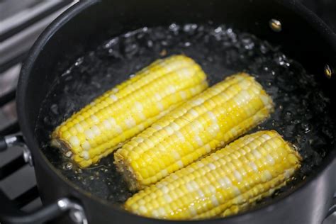 √ How Long To Boil Corn With Husk How To Boil Corn On The Cob Cooking School Food Network