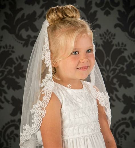 Coiffure communion fille coiffure facile cheveux mi long 22 juil 2017 on vous dit comment se faire une jolie coiffure fleurie 11 oct 2017 besoin d'une belle idée de coiffure communion ? Coiffure communion - 60 idées géniales pour les petites ...