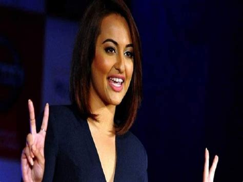 Up Minister Slams Sonakshi Sinha For Kbc Gaffe