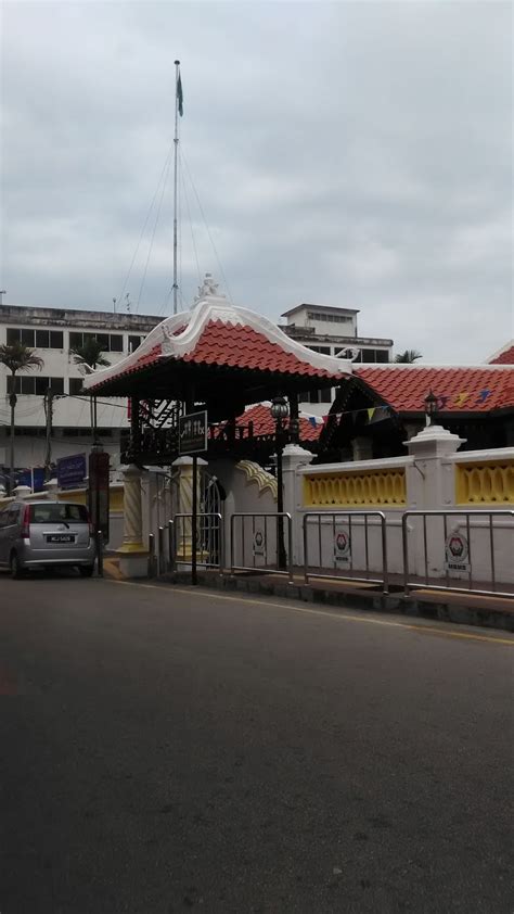 Keunikan reka bentuk masjid tengkera pada zaman itu membuktikan bahawa islam telah bertapak di melaka sejak 600 tahun yang lalu. Masjid Kampung Hulu antara masjid tertua di Melaka ...