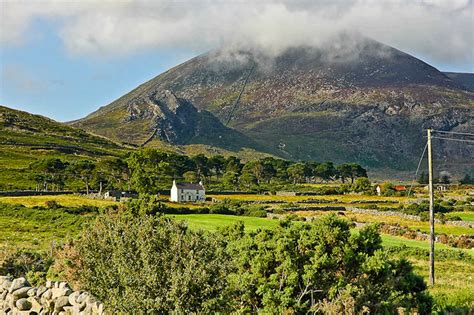 Firefighters are battling a huge gorse fire spreading across the mourne mountains, with to 60 firefighters and 12 appliances at the scene. Mourne Mountains, Newcastle, Co. Down, Northern Ireland 2 ...