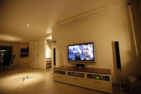In deciding what size tv is correct for your room, it is best to imagine which wall without distractions would be the best place for it. Tips arranging bedroom and TV room | tapja.com | Living ...
