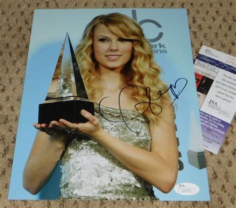 Taylor Swift Autographed Memorabilia Signed Photo Jersey