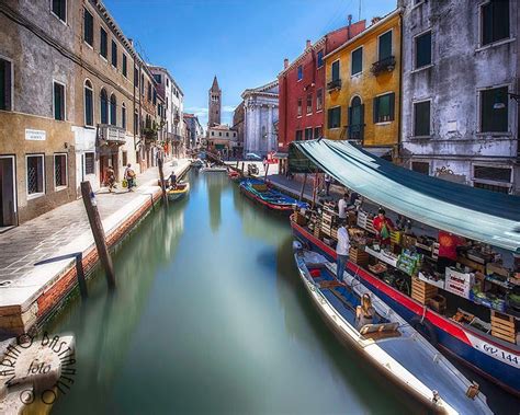 San marco, finché nell'anno 1314 giacomo bertaldo prete di san pantaleone, e notaro ducale morì in venezia nel giorno 4 di agosto dell'anno 1458 e fu sepolto nella stessa chiesa di san pantaleone. Venezia, Rio di San Barnaba. #LOVES_VENEZIA #veneto_in # ...
