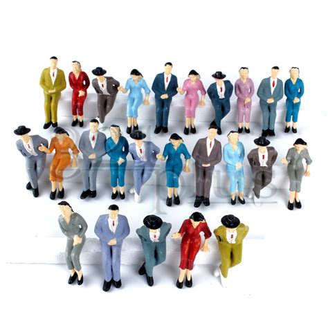 25 Pcs Sitting G Scale People Figures Man Female Mixed Set 125 124