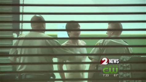12 Inmates Escape Alabama Jail Manhunt Underway Youtube