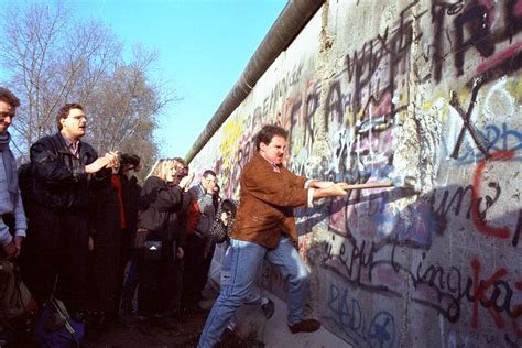 Pics Photos The Fall Of The Berlin Wall