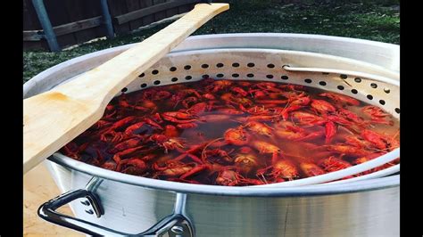 How To Boil Crawfish Step By Step Louisiana Cajun Crawfish Boil