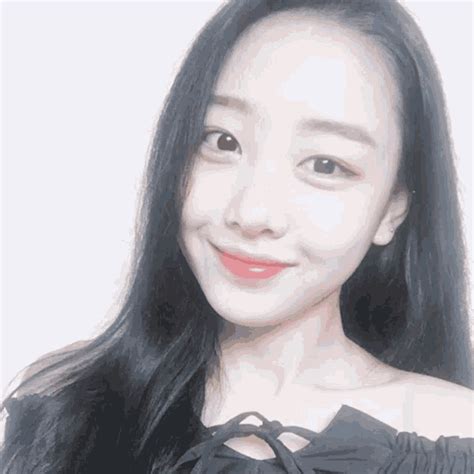 Loona Yves Thinking Gif Loona Yves Thinking Descubre Comparte Gifs My