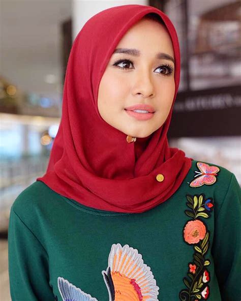 7 kota dengan penghasil wanita cantik terbanyak di dunia, untuk para pria, tentu saja melihat wanita cantik merupakan sebuah anugerah. 22 Wanita Cantik Berhijab di Kalangan Selebriti - Haipedia.com