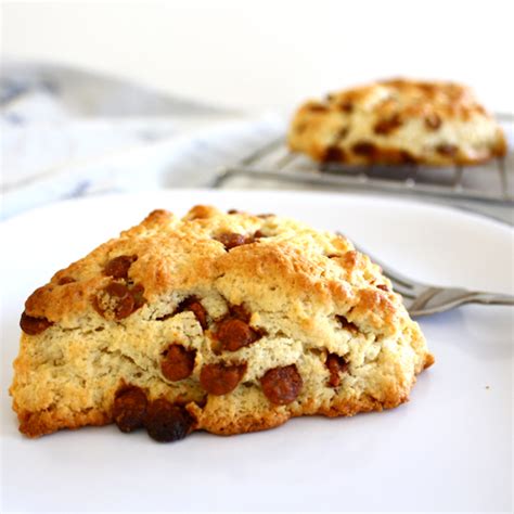 These summer pies are perfect for any occasion. Confession #48: I am NOT a fast baker… Cinnamon Chip Scones
