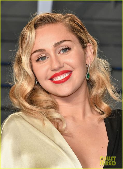 Miley Cyrus Makes Cutest Face Ever With Liam Hemsworth At Oscars After Party Photo 1144528