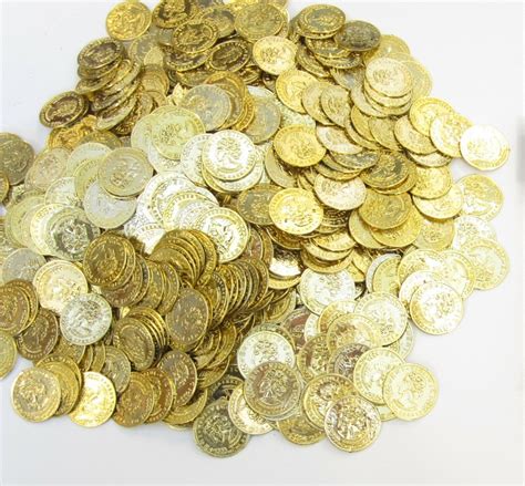 300 Plastic Gold Coins Pirate Treasure Chest Play Money Birthday Party