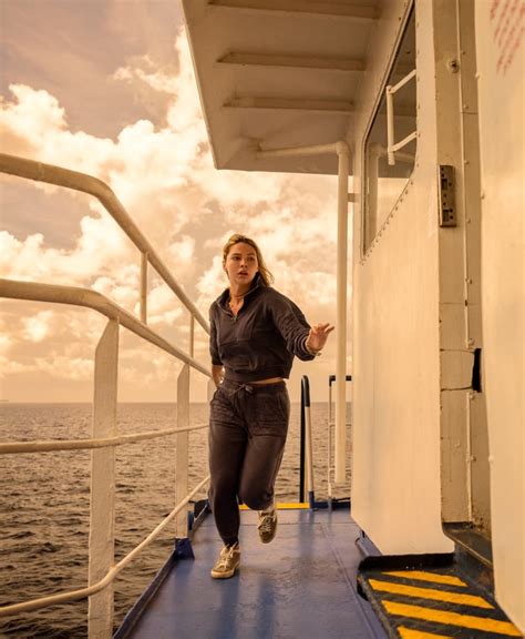 Sarah Camerons Navy Tracksuit And Gray Crop Top On Outer Banks Season