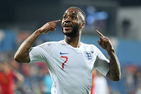 Raheem shaquille sterling (born 8 december 1994) is an english professional footballer who plays as a winger and attacking midfielder for premier league club manchester city and the england national. Стерлинг - о праздновании гола: Хотел немного позлить ...