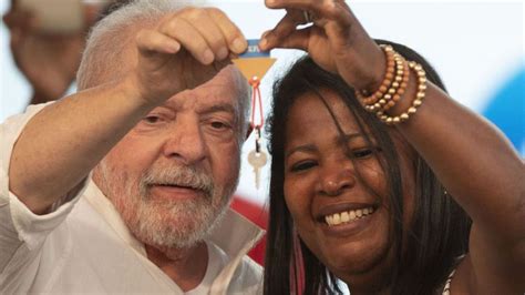 Lula assina medida provisória que retoma o Minha Casa Minha Vida