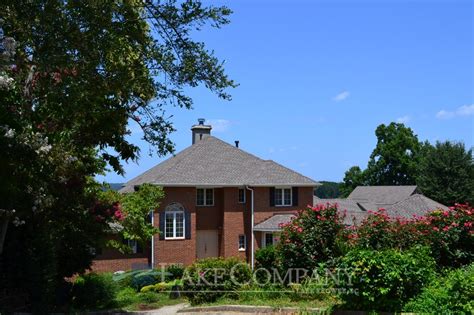 Buying or selling a home is not easy. Keowee 2 - Communities | The Lake Company