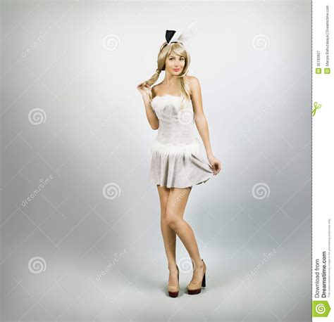 sexy vrouw in bunny costume met konijnoren stock afbeelding image of zuigeling blond 35183827