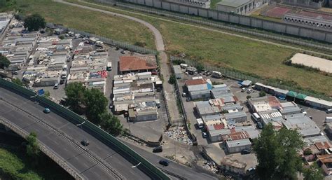 Campo Rom Di Secondigliano Zona Rossa Fino Al Dicembre De Luca