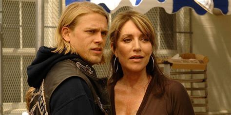 Sons Of Anarchy Gemma Giving Abel A Sons Ring Makes No Sense