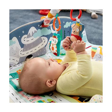 Features a doctor, veterinarian, teacher, police officer and firefighter. Fisher-Price Jumbo Abenteuer Spieldecke mit Spielbogen ...