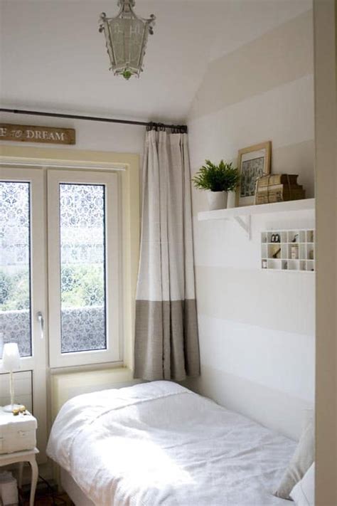 Everything was purchased with a small. How to decorate a small guest room