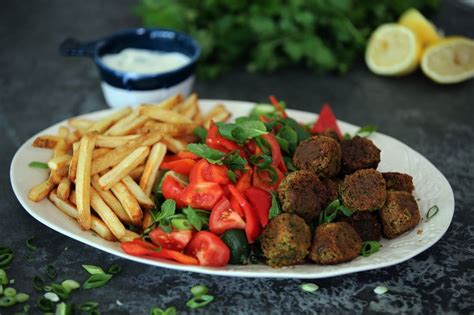 Check spelling or type a new query. Falafels (With images) | Falafel, Israeli salad ...