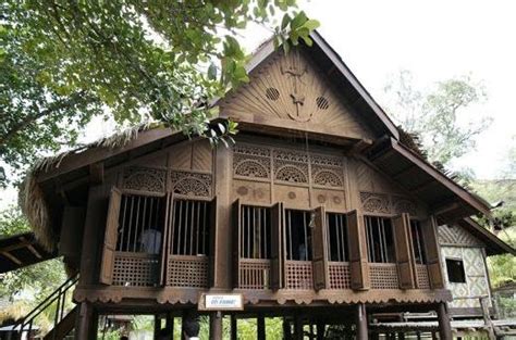 The main house called rumah ibu in honour of the mother (ibu) and the simpler rumah. Everything About Wood: UKIRAN KAYU DALAM MASYARAKAT MELAYU