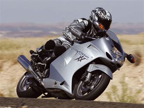 Honda cbr 1100 xx super blackbird top speed. Motorcycle Review's: Very Cool Honda CBR1100XX Blackbird