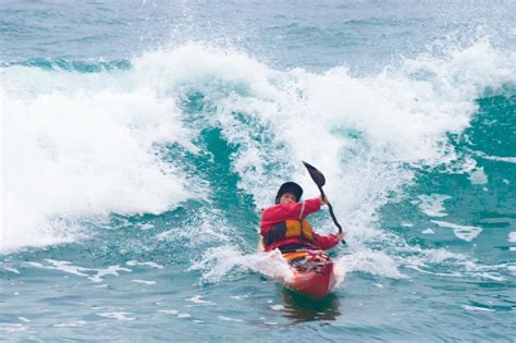 Technique Surfing In Sea Kayaks
