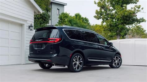 2021 Chrysler Pacifica Pinnacle Awd Out Luxes Your Minivan Chrysler