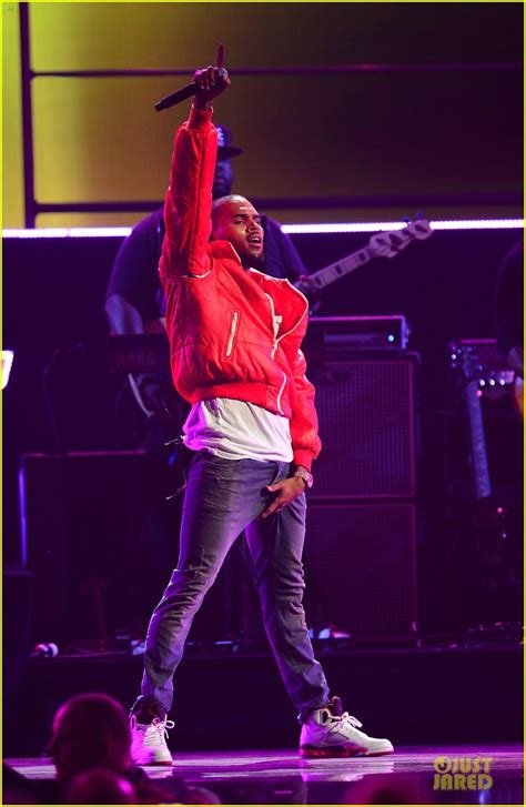 Chris Brown Flashy Dance Moves At Iheartradio Music Festival Photo 2956618 Chris Brown