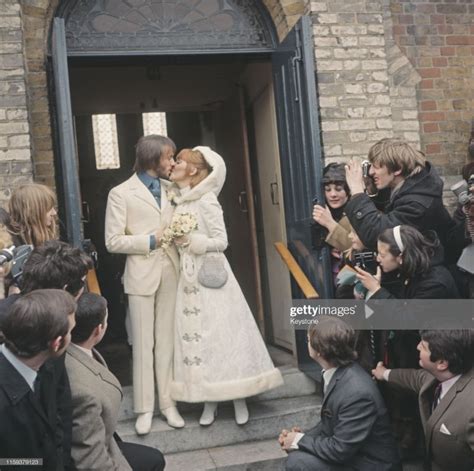 pictures of lulu and maurice gibb of the bee gees on their wedding day in 1969 vintage news daily
