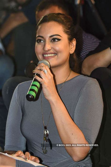 Sonakshi Blocks Sona Mohpatra On Twitter The Etimes Photogallery Page 6