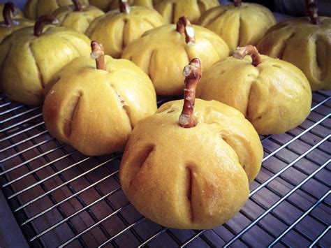 Pumpkin Shaped Pumpkin Rolls For Thanksgiving Parents Need To Eat Too