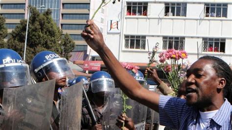 Zimbabwe Police Break Up Anti Government Protest Cbc News