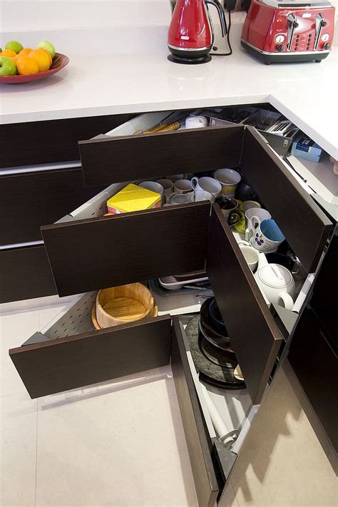 For anyone who doesn't want a conventional corner or a fitting like a carousel or magic corner, then blum have created these ingenious corner kitchen drawers. 30 Corner Drawers and Storage Solutions for the Modern Kitchen