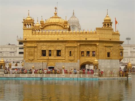 The Golden Temple Amritsar About And Travel Guide Sites In India